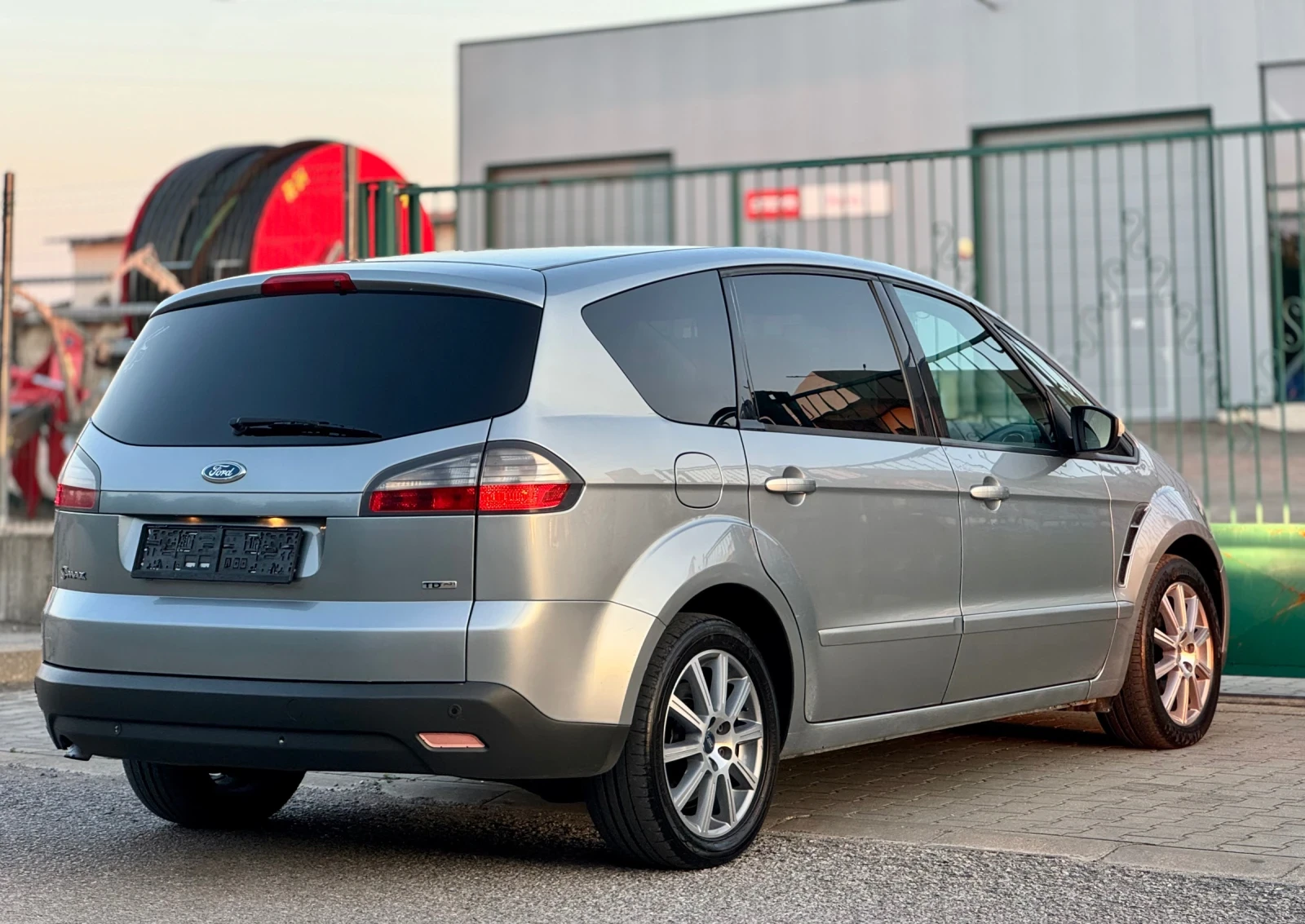 Ford S-Max 2.0TDCi~131hp~КЛИМАТРОНИК~ПОДГРЕВ НА СЕДАЛКИ - изображение 5
