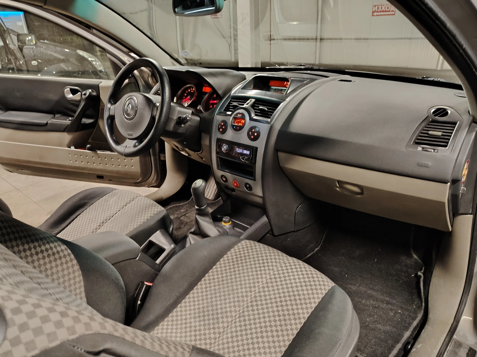 Renault Megane 2 1.5dci, снимка 12 - Автомобили и джипове - 53727685