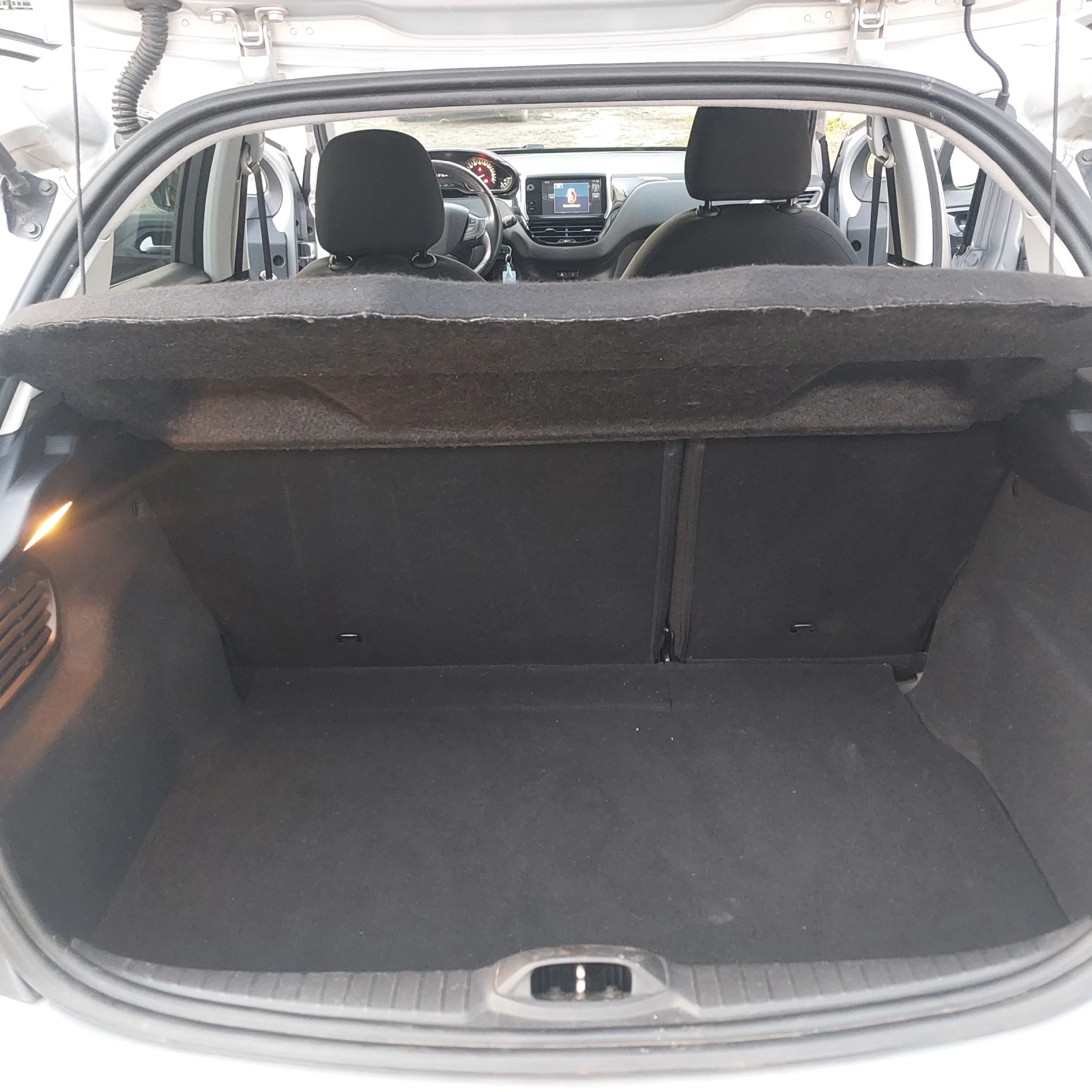 Peugeot 208 1.6 BLUE HDI NAVI, снимка 12 - Автомобили и джипове - 53738769