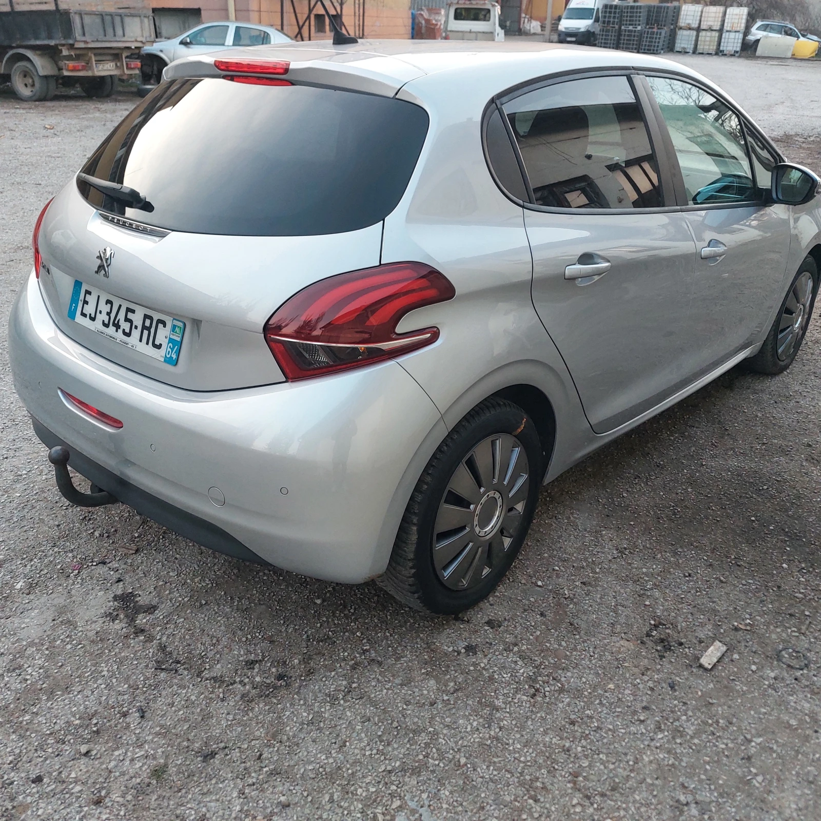Peugeot 208 1.6 BLUE HDI NAVI, снимка 4 - Автомобили и джипове - 53738769