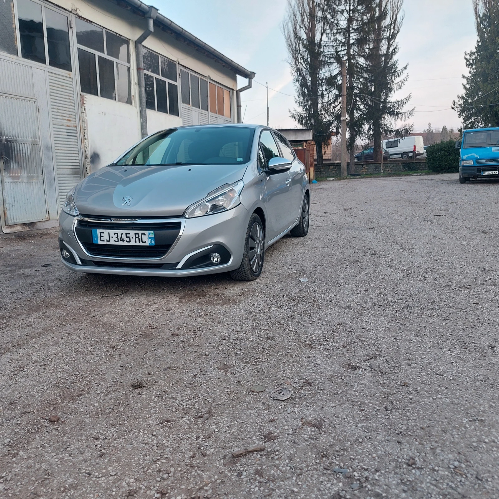 Peugeot 208 1.6 BLUE HDI NAVI, снимка 2 - Автомобили и джипове - 53738769