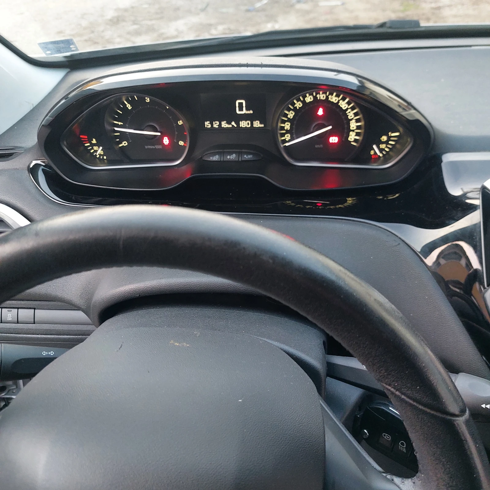 Peugeot 208 1.6 BLUE HDI NAVI, снимка 11 - Автомобили и джипове - 53738769