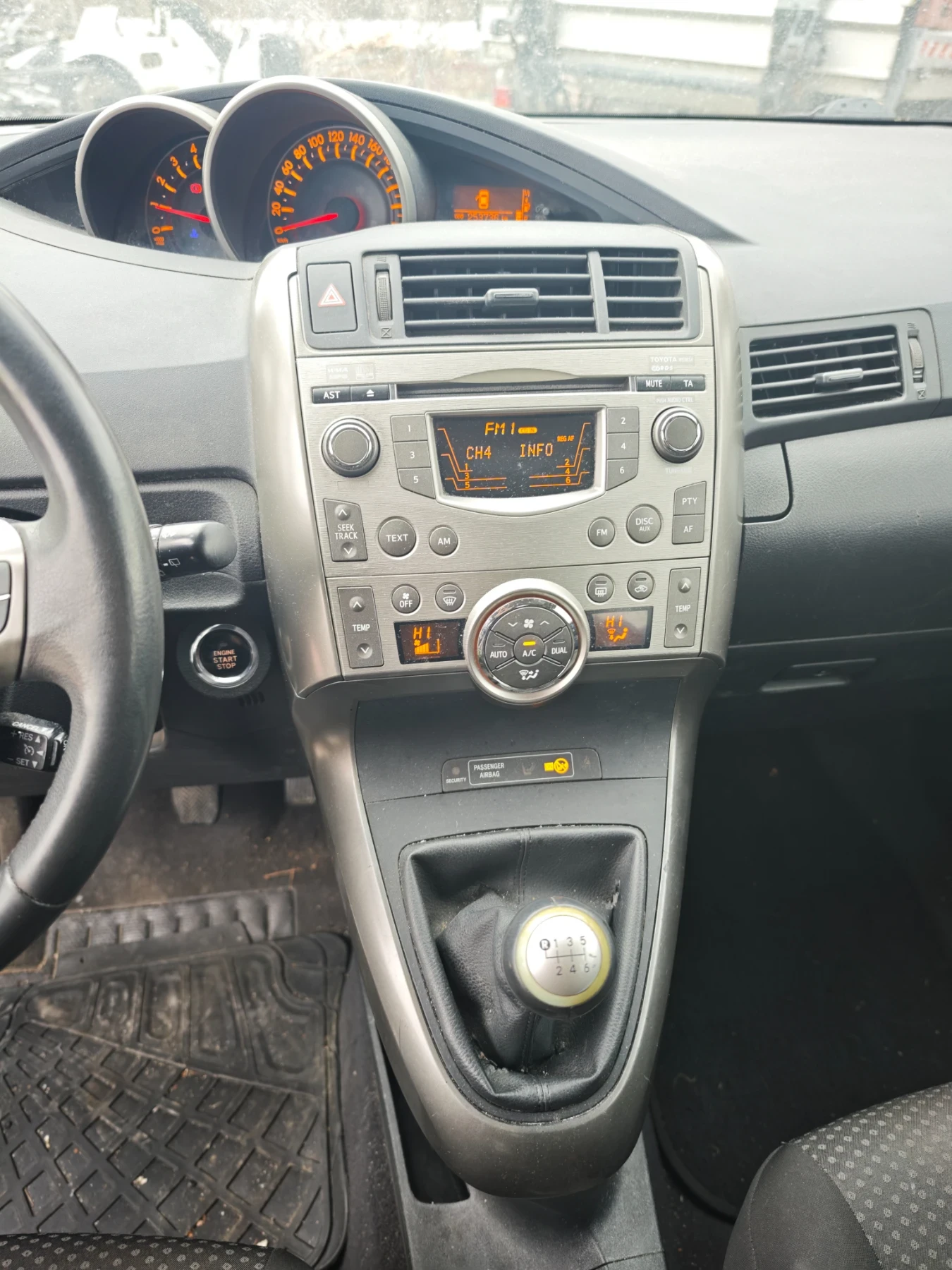 Toyota Verso, снимка 9 - Автомобили и джипове - 54088458