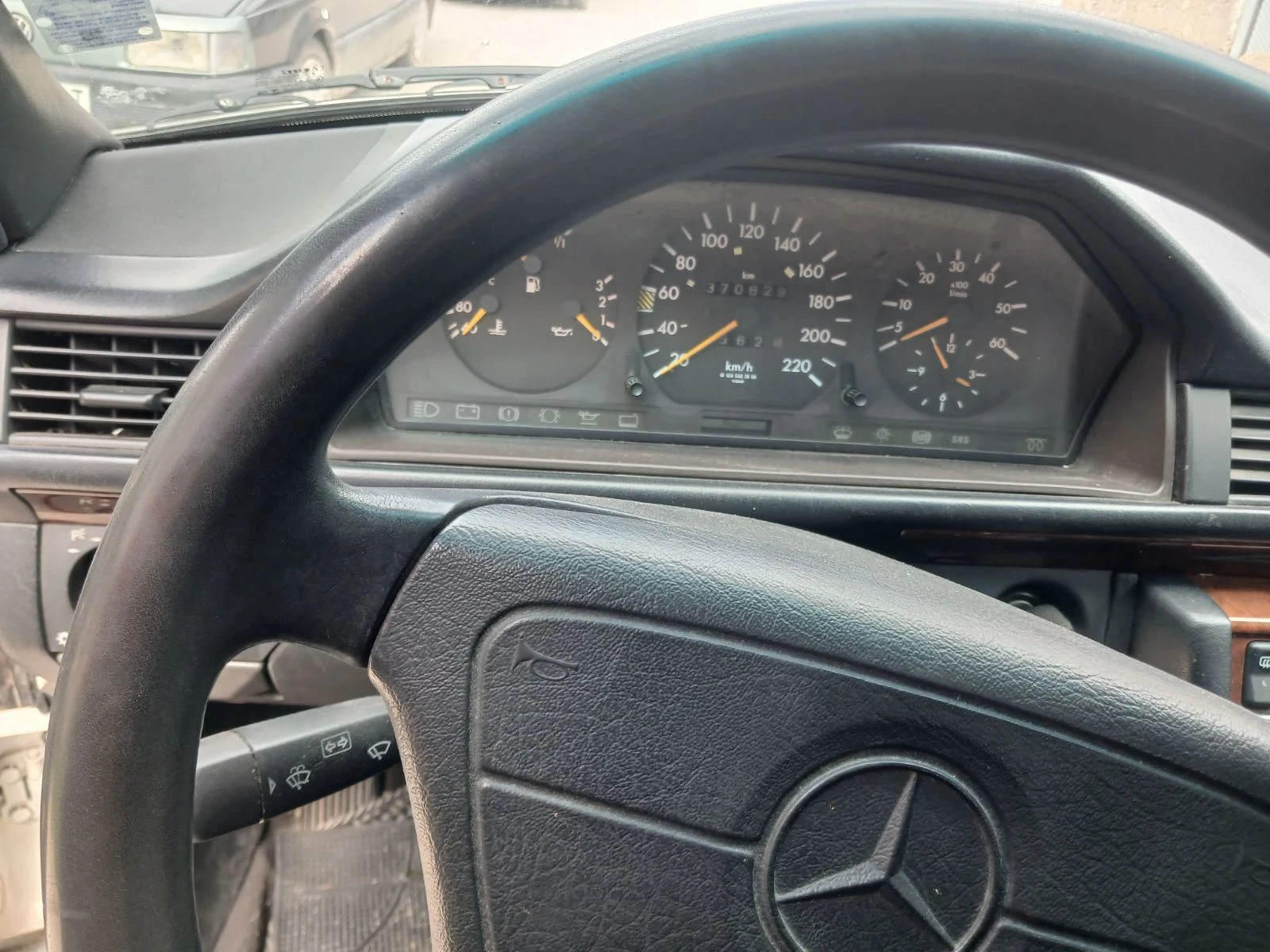 Mercedes-Benz 124 2.5d, снимка 8 - Автомобили и джипове - 54159797