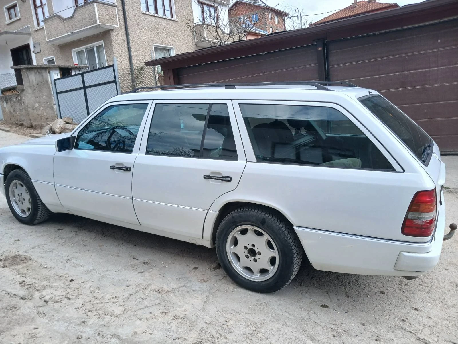 Mercedes-Benz 124 2.5d, снимка 3 - Автомобили и джипове - 54159797