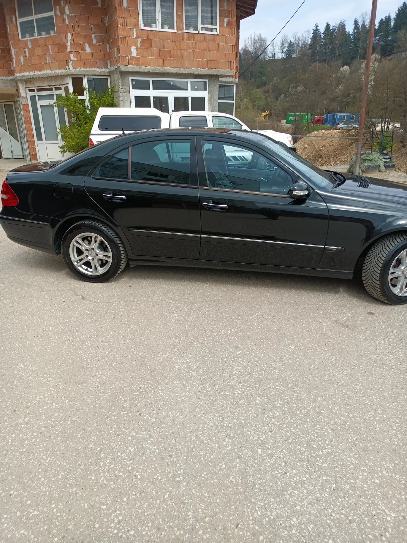 Mercedes-Benz E 220, снимка 5 - Автомобили и джипове - 54180711