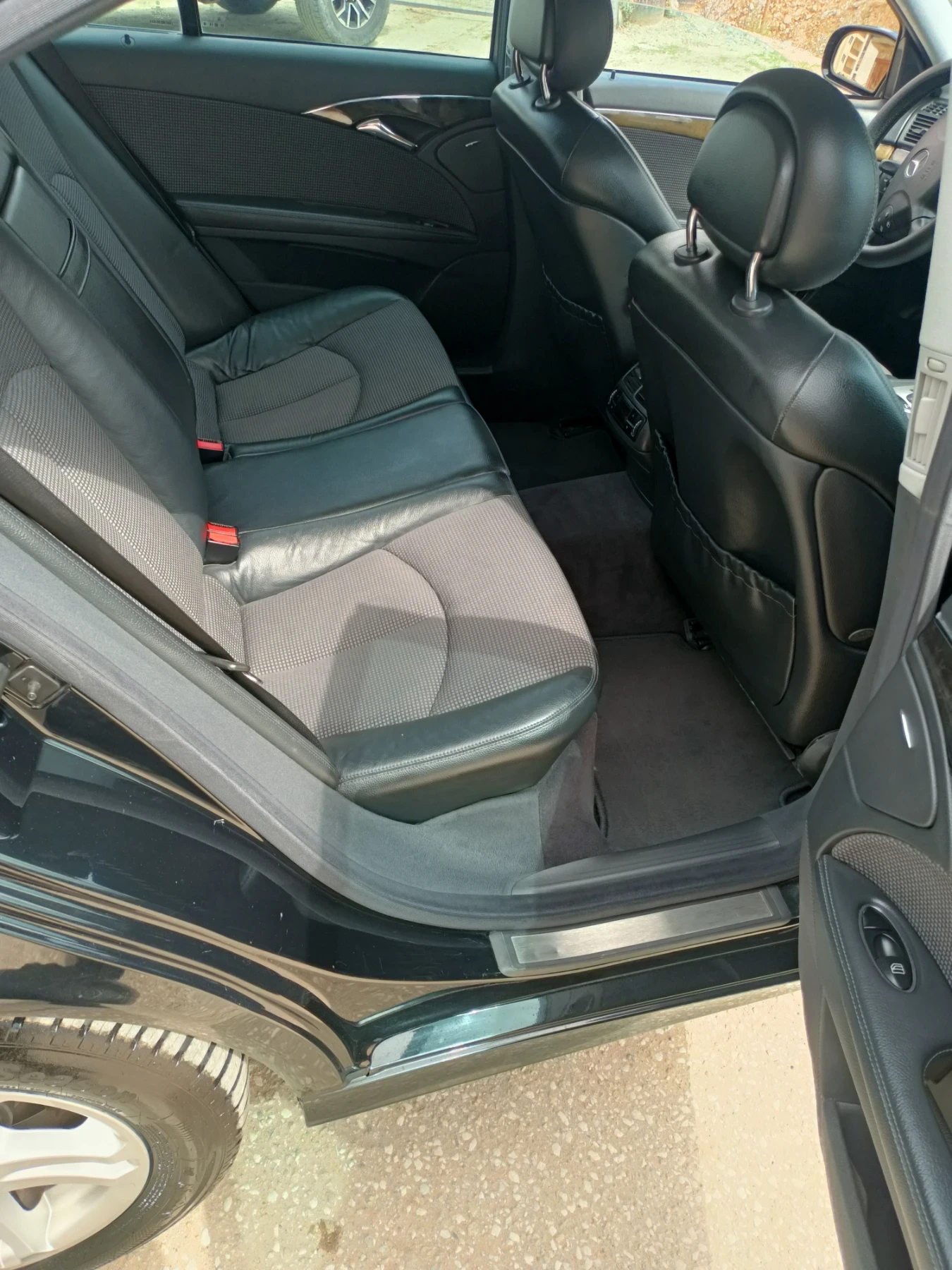 Mercedes-Benz E 220, снимка 3 - Автомобили и джипове - 54180711