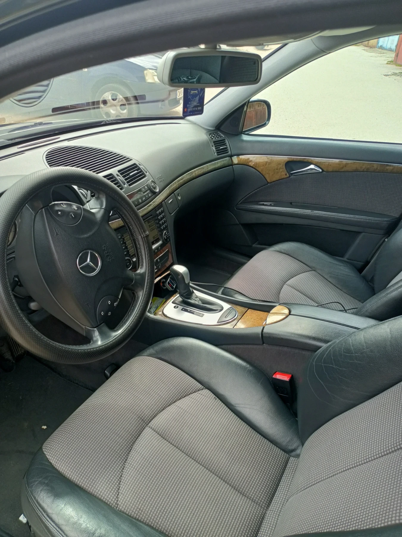 Mercedes-Benz E 220, снимка 12 - Автомобили и джипове - 54180711