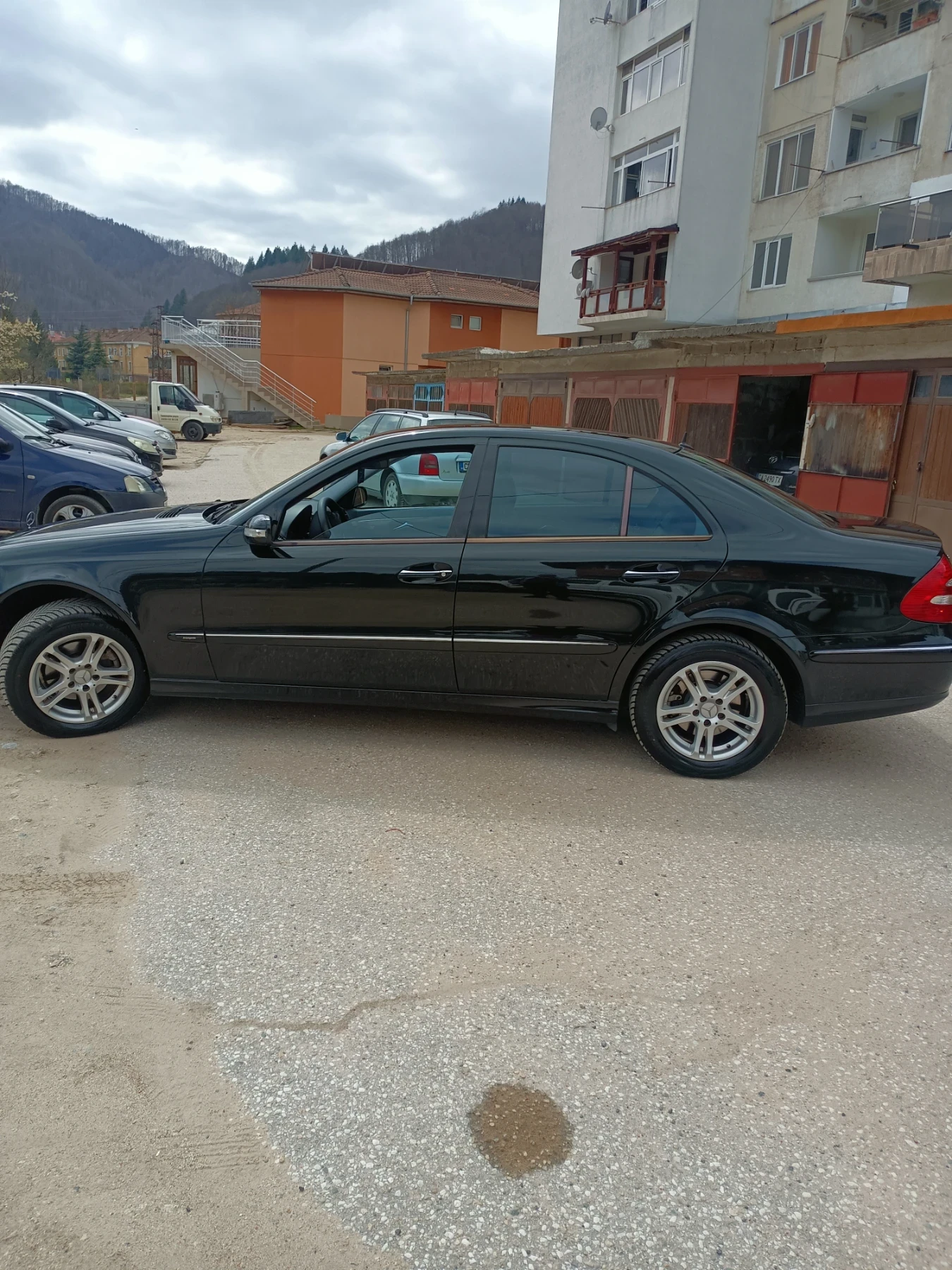 Mercedes-Benz E 220, снимка 9 - Автомобили и джипове - 54180711