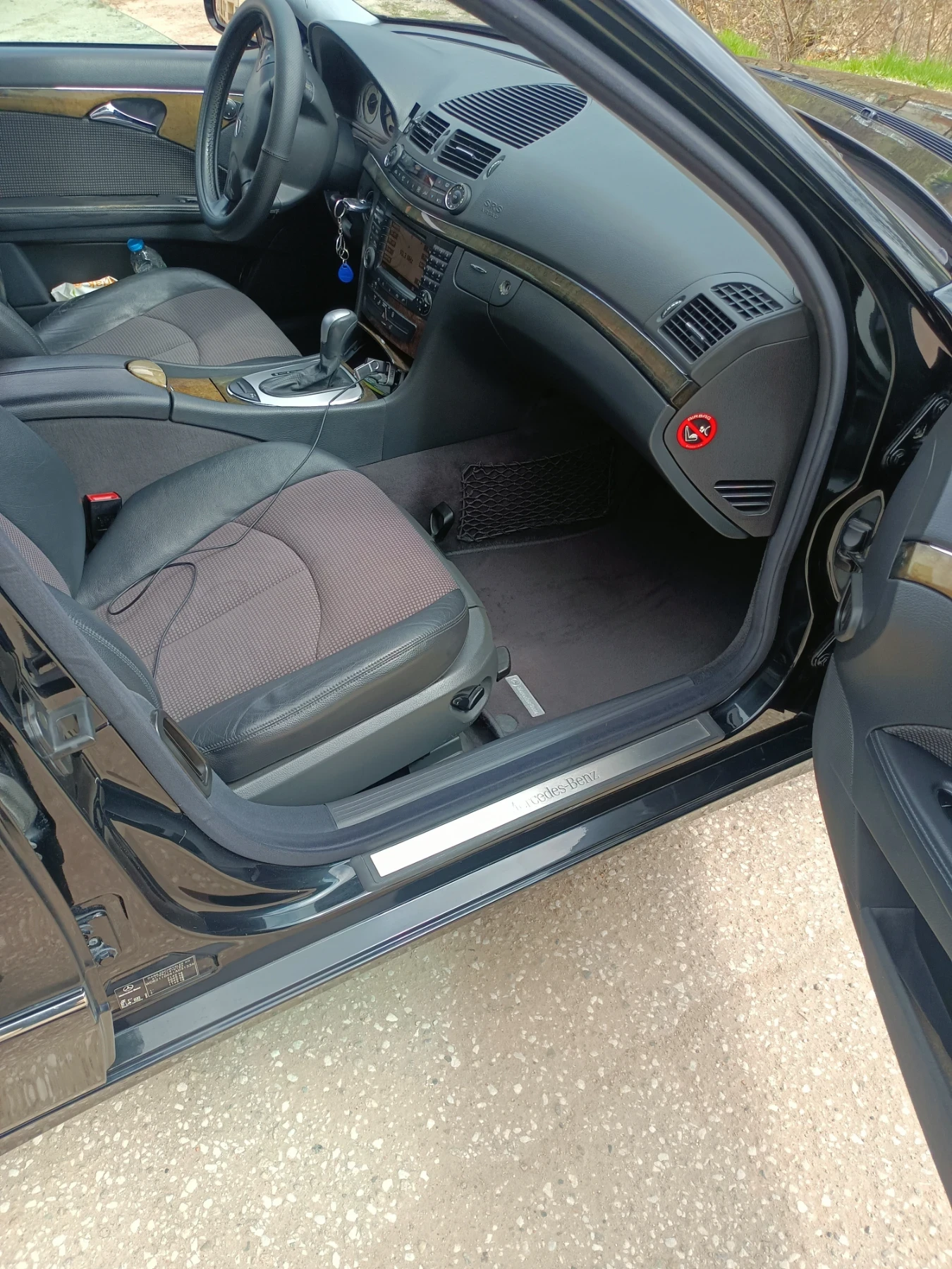 Mercedes-Benz E 220, снимка 4 - Автомобили и джипове - 54180711