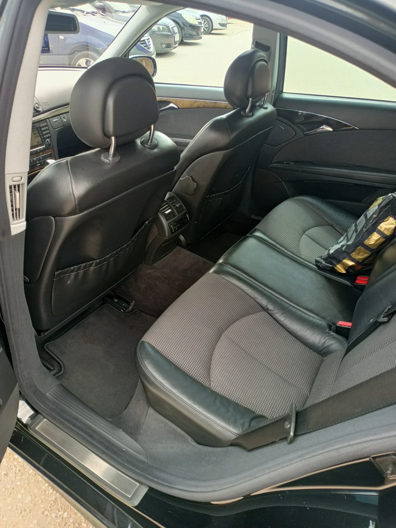 Mercedes-Benz E 220, снимка 10 - Автомобили и джипове - 54180711