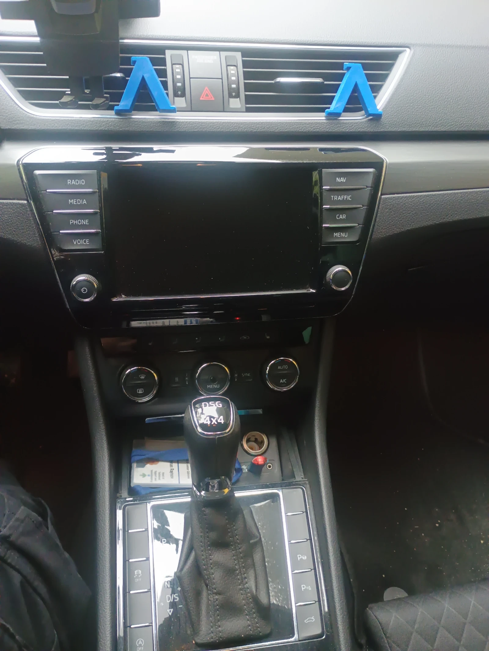 Skoda Superb Комби, снимка 9 - Автомобили и джипове - 54369274