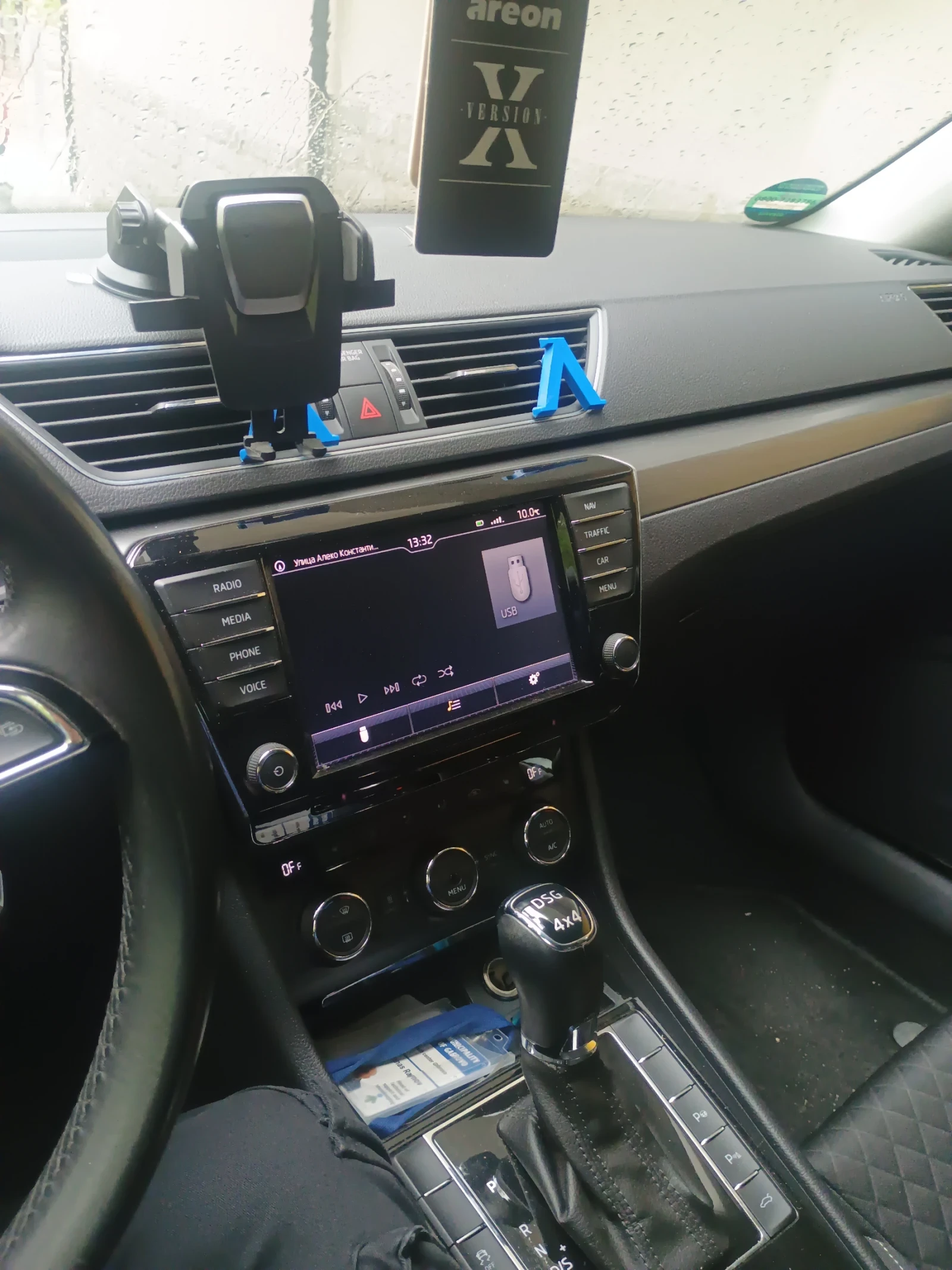 Skoda Superb Комби, снимка 12 - Автомобили и джипове - 54369274