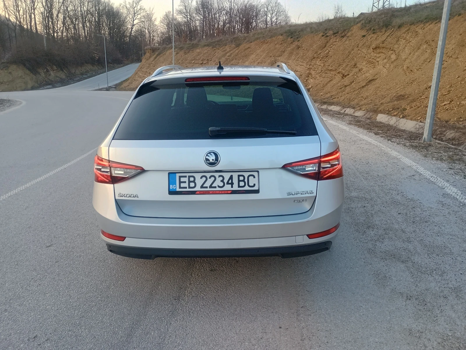 Skoda Superb Комби, снимка 7 - Автомобили и джипове - 54369274