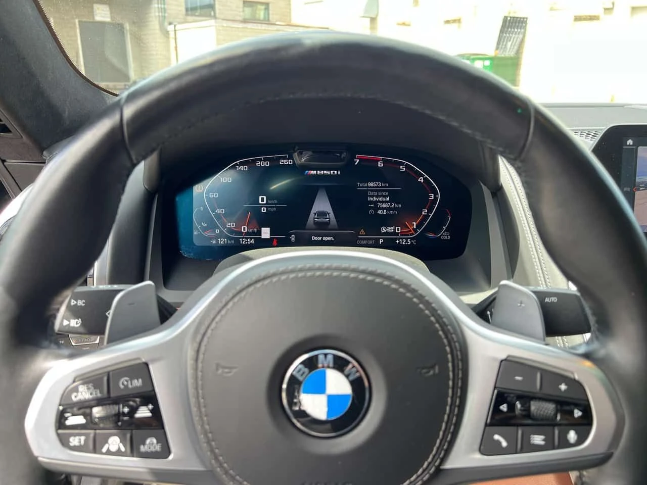 BMW 850 M850i xDrive * DISTRONIC| SOFT-CLOSE| 360| SUNROOF, снимка 7 - Автомобили и джипове - 54384024