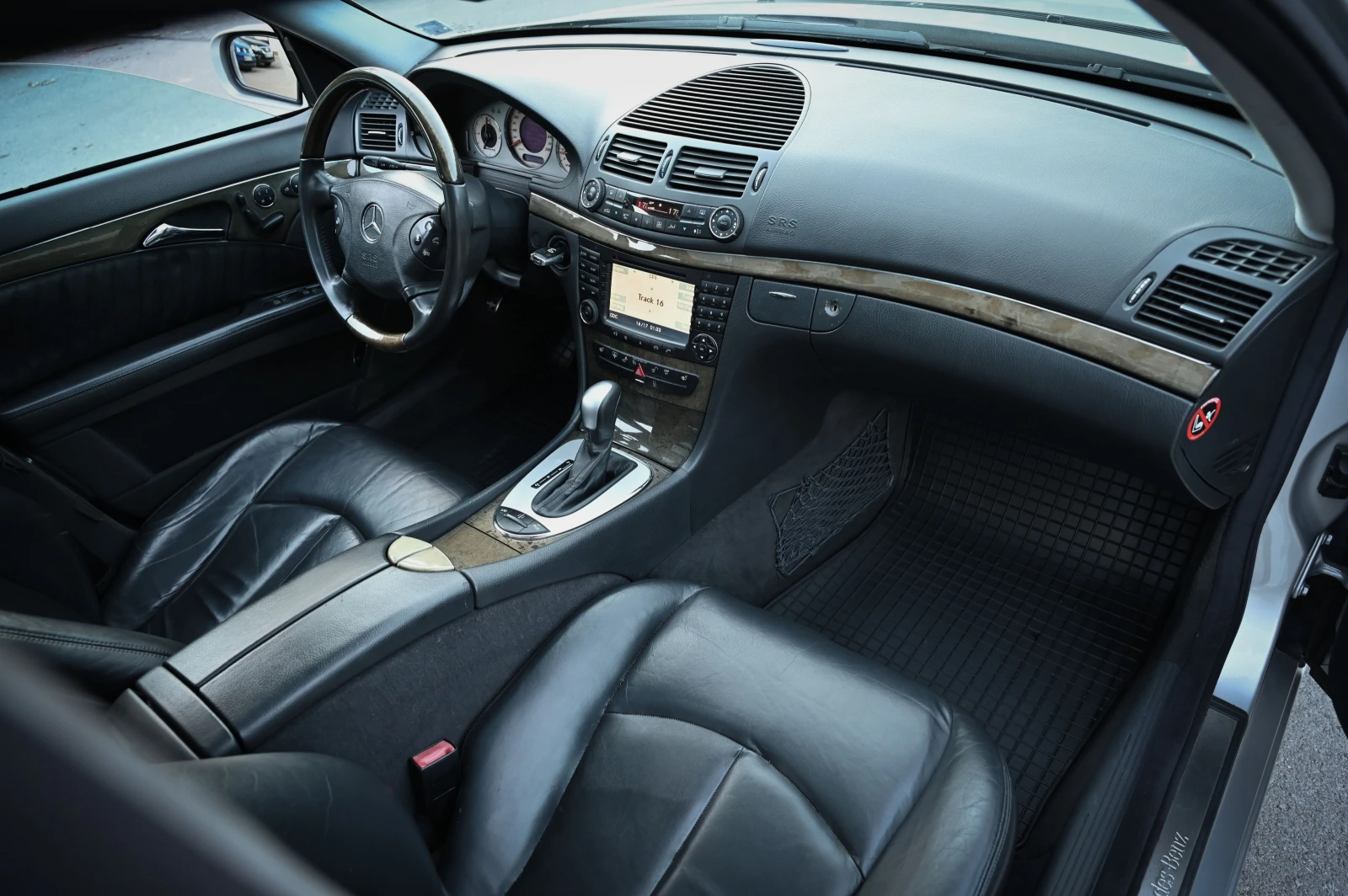 Mercedes-Benz E 500 AMG / ЗАДНО, снимка 11 - Автомобили и джипове - 54690971