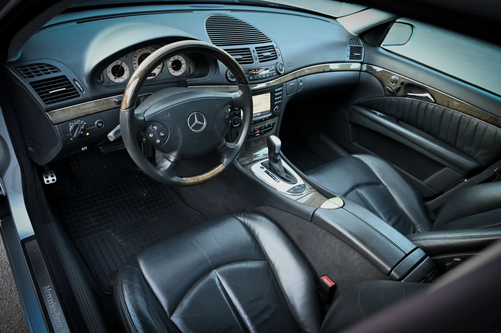 Mercedes-Benz E 500 AMG / ЗАДНО, снимка 9 - Автомобили и джипове - 54690971
