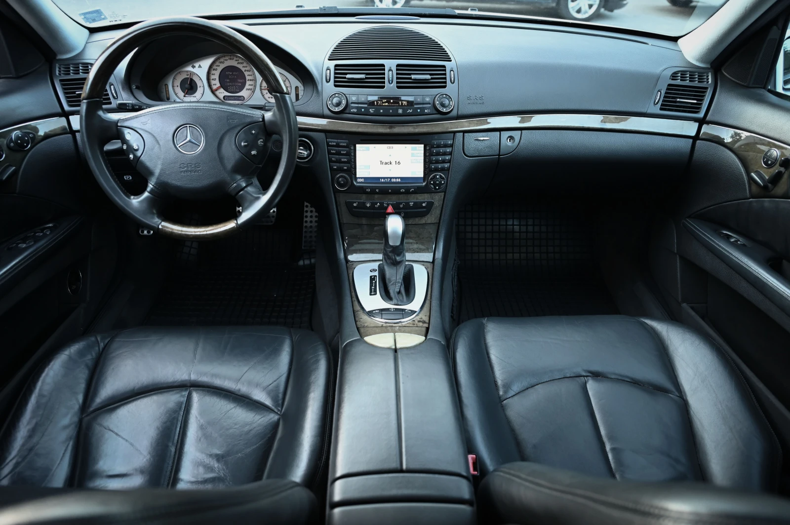 Mercedes-Benz E 500 AMG / ЗАДНО, снимка 10 - Автомобили и джипове - 54690971