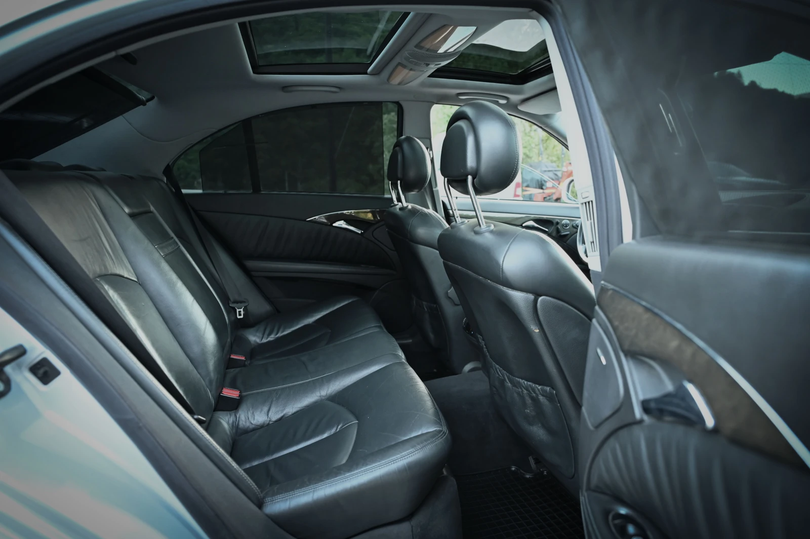 Mercedes-Benz E 500 AMG / ЗАДНО, снимка 13 - Автомобили и джипове - 54690971