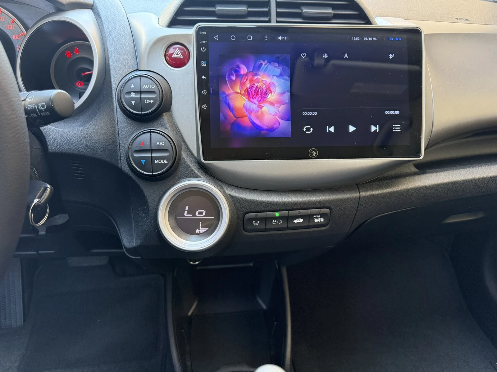 Honda Jazz 1.4i Швейцария 146х.км, снимка 12 - Автомобили и джипове - 54858455
