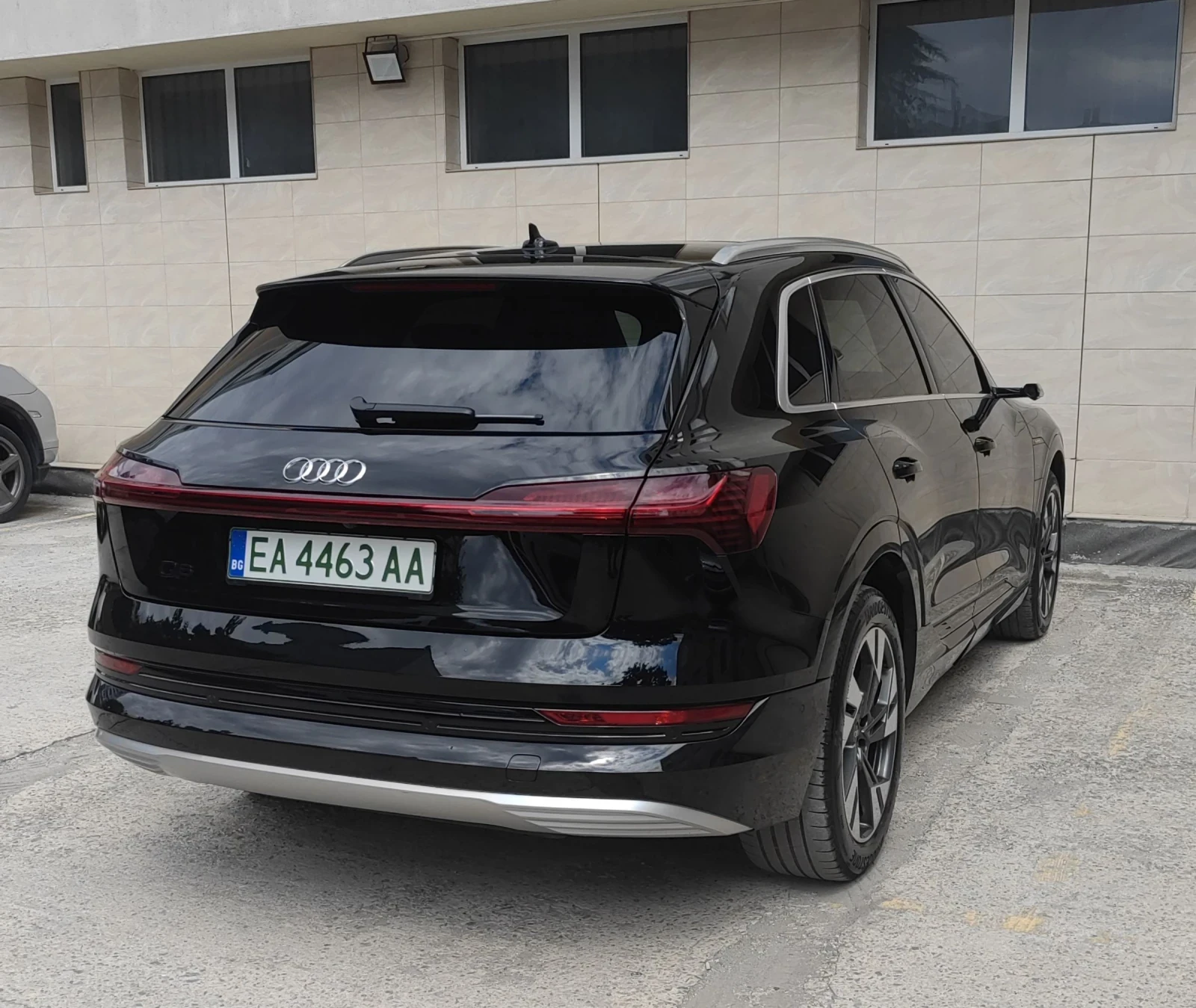 Audi E-Tron QUATTRO, снимка 3 - Автомобили и джипове - 54952765