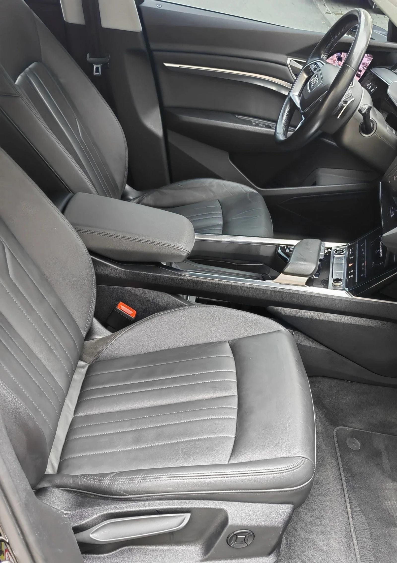 Audi E-Tron QUATTRO, снимка 13 - Автомобили и джипове - 54952765