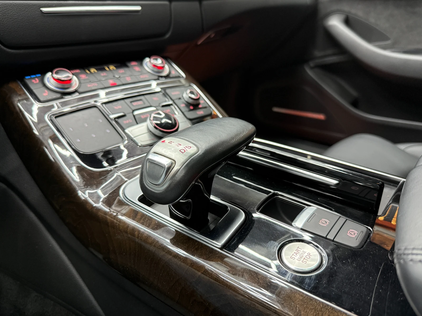Audi A8 4.2TDI 385 к.с./160000км/БАРТЕР/ЛИЗИНГ/КОМЕНТАР, снимка 13 - Автомобили и джипове - 55693167