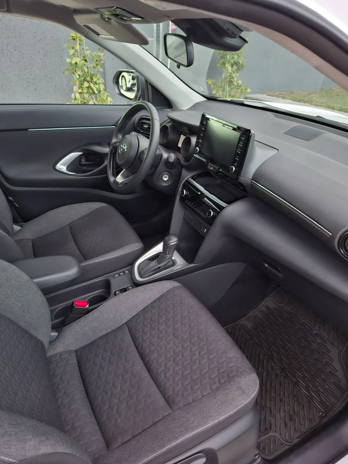 Toyota Yaris Cross, снимка 14 - Автомобили и джипове - 56088361