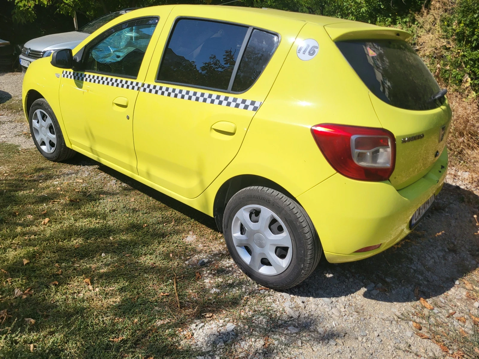 Dacia Sandero 1.2.75 газ бензин , снимка 5 - Автомобили и джипове - 56150935