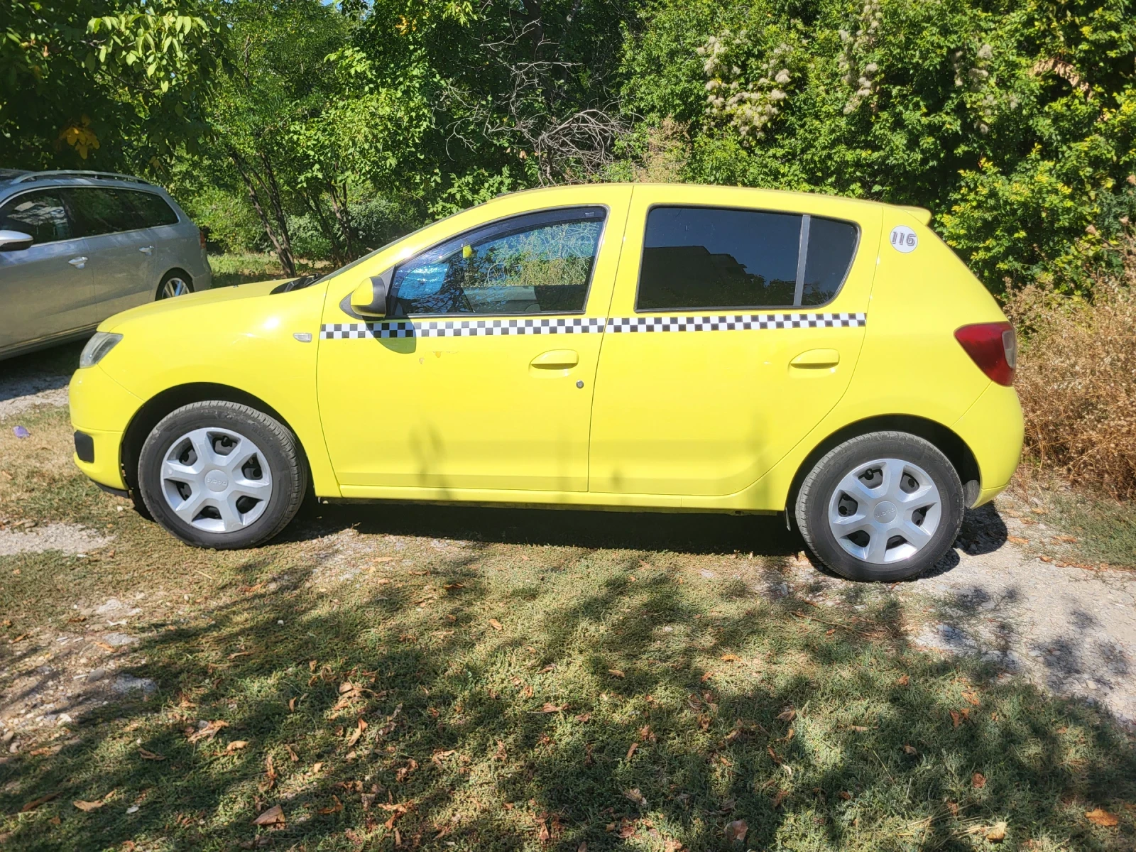 Dacia Sandero 1.2.75 газ бензин , снимка 4 - Автомобили и джипове - 56150935