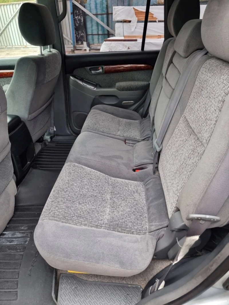 Toyota Land cruiser 3.0 D4D, снимка 10 - Автомобили и джипове - 51936386