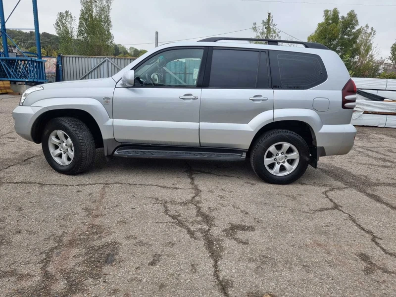 Toyota Land cruiser 3.0 D4D, снимка 3 - Автомобили и джипове - 51936386