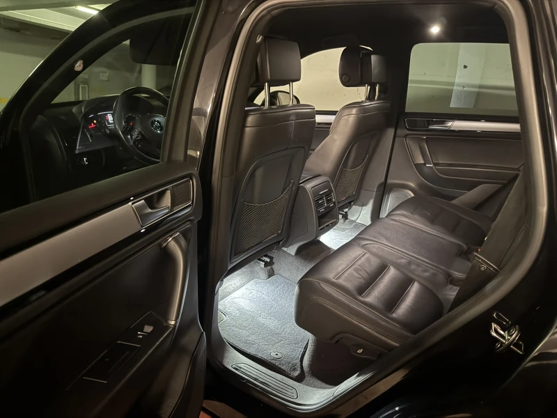 VW Touareg, снимка 7 - Автомобили и джипове - 52846760
