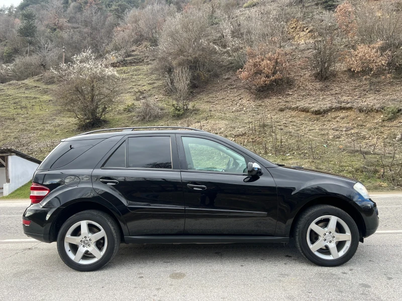 Mercedes-Benz ML 320 Фейслифт* Кожа-Алкантара* АМГ джанти* Пружини* Хол, снимка 4 - Автомобили и джипове - 53049182