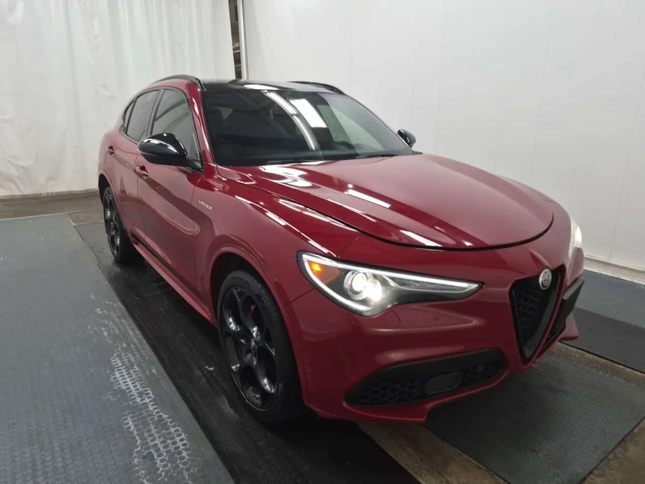 Alfa Romeo Stelvio * VELOCE * PANO* KEYLESS* ПОДГРЕВ* , снимка 2 - Автомобили и джипове - 54499479