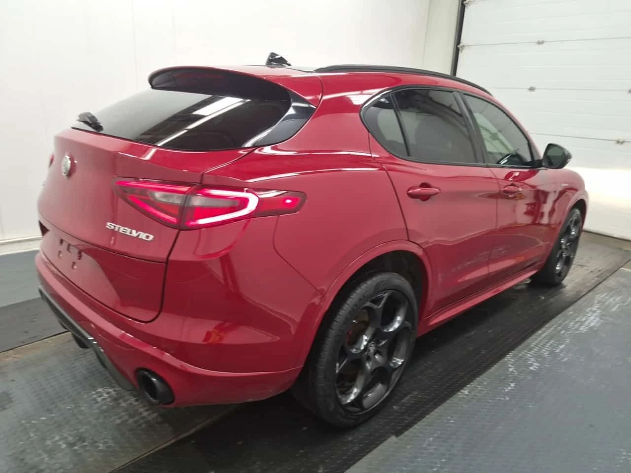 Alfa Romeo Stelvio * VELOCE * PANO* KEYLESS* ПОДГРЕВ* , снимка 3 - Автомобили и джипове - 54499479