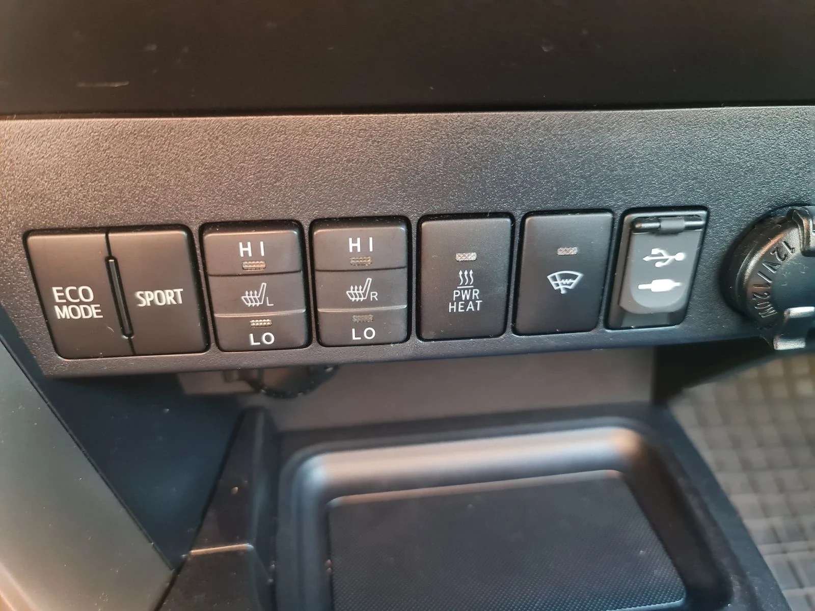 Toyota Rav4, снимка 8 - Автомобили и джипове - 55343544