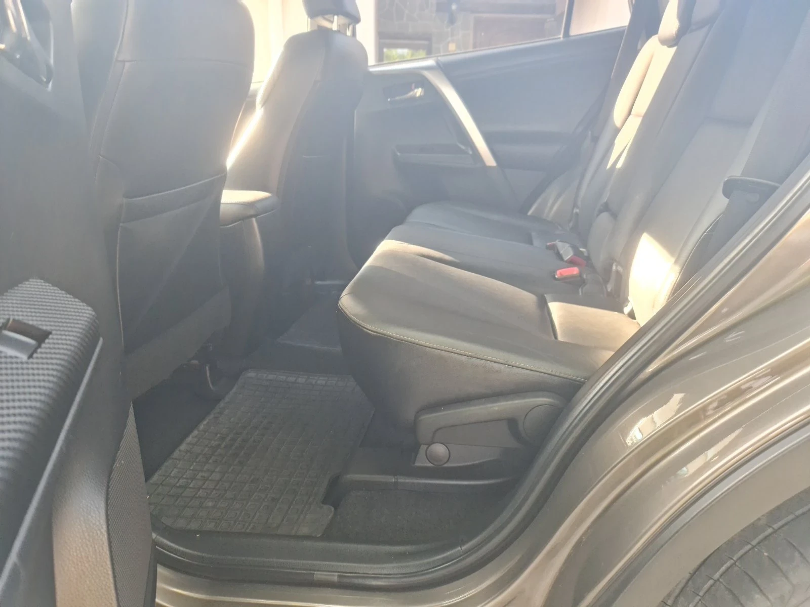 Toyota Rav4, снимка 14 - Автомобили и джипове - 55343544