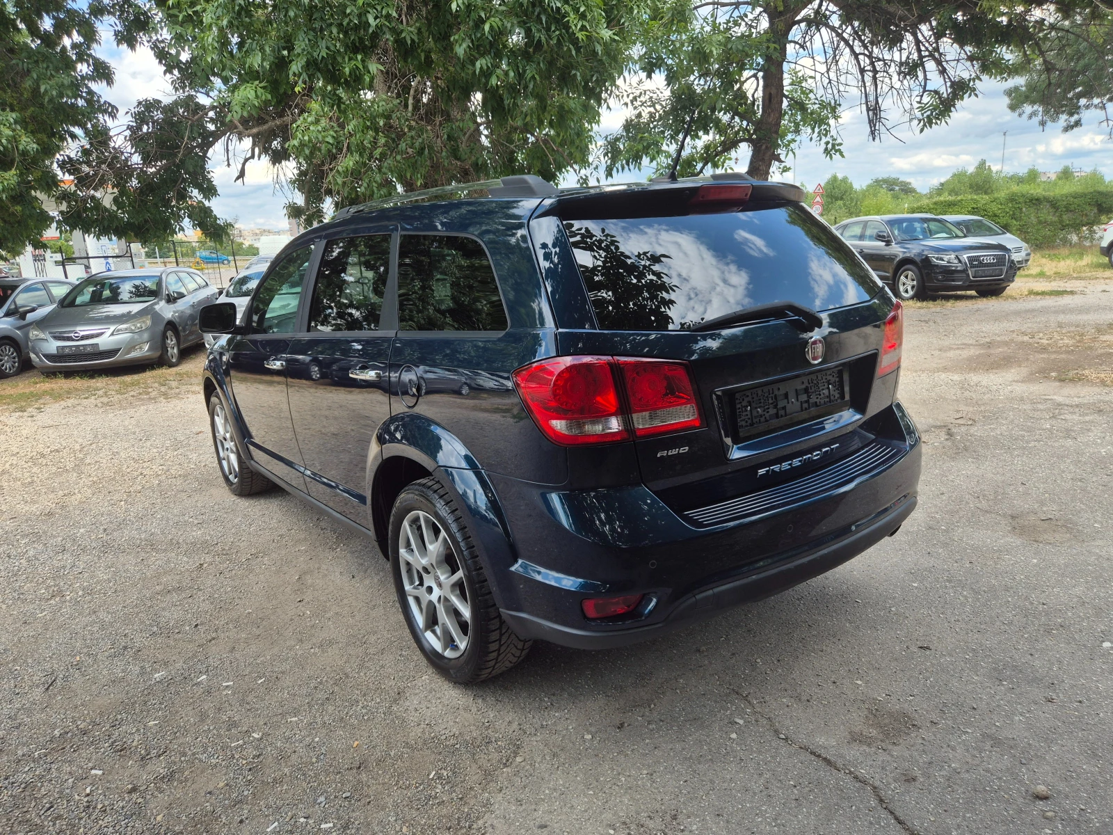 Fiat Freemont 2.0JTD FULL NAVI KEYLESS 4X4 CAMERA КОЖА 7МЕСТА, снимка 6 - Автомобили и джипове - 55392612