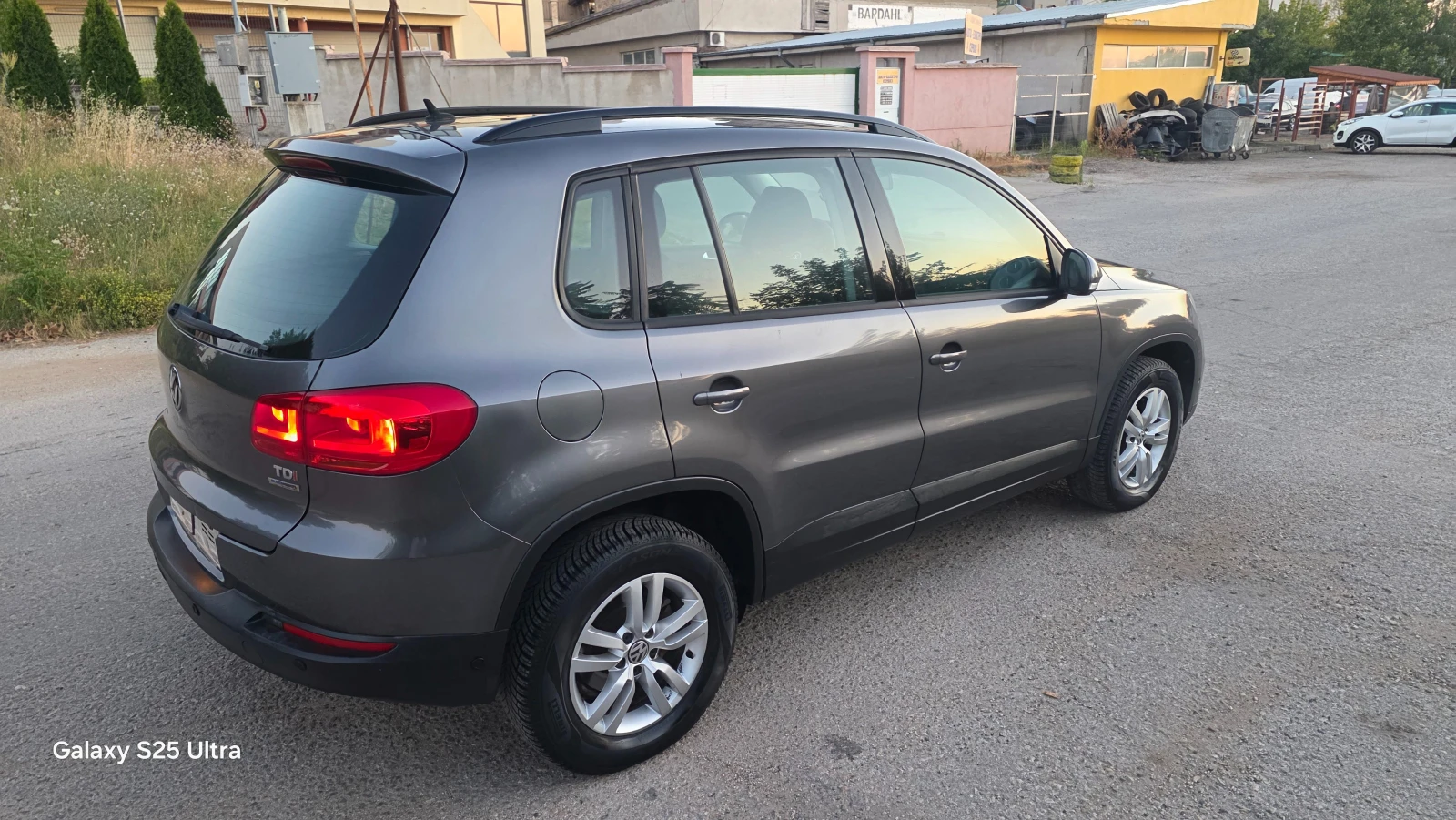 VW Tiguan 2.0d, снимка 12 - Автомобили и джипове - 55619635