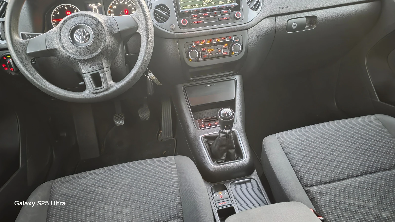 VW Tiguan 2.0d, снимка 9 - Автомобили и джипове - 55619635
