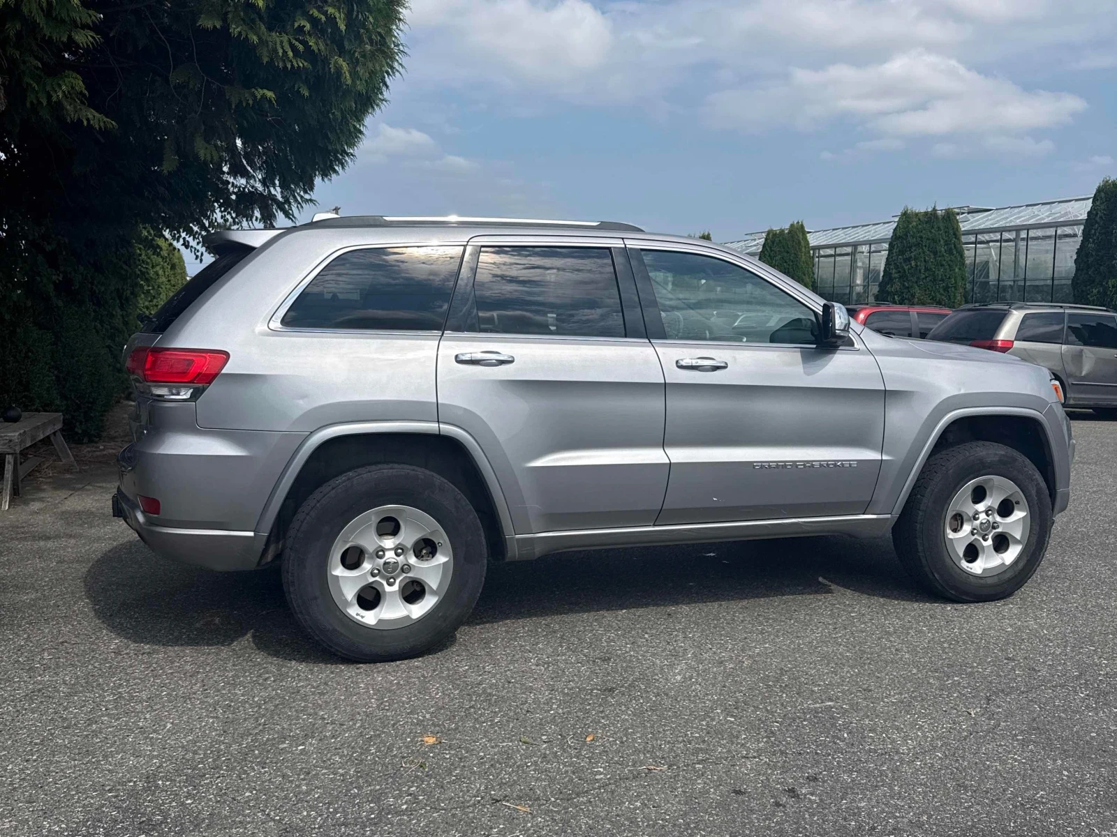 Jeep Grand cherokee * Overland* АВТОКРЕДИТ БЕЗ ПЪРВОНАЧАЛНА ВНОСКА* , снимка 3 - Автомобили и джипове - 55953381