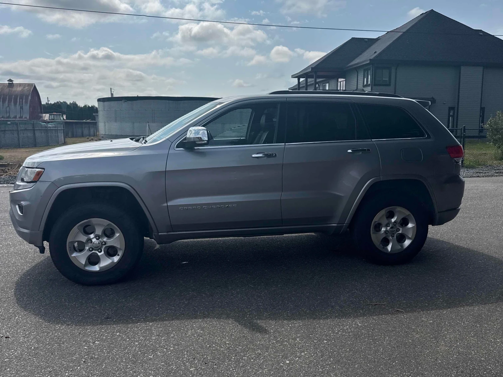 Jeep Grand cherokee * Overland* АВТОКРЕДИТ БЕЗ ПЪРВОНАЧАЛНА ВНОСКА* , снимка 2 - Автомобили и джипове - 55953381