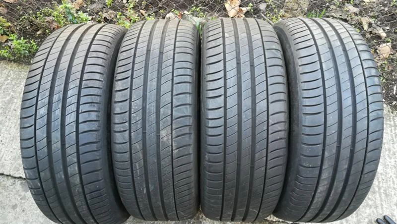 Гуми Зимни 215/50R17, снимка 1 - Гуми и джанти - 26825982