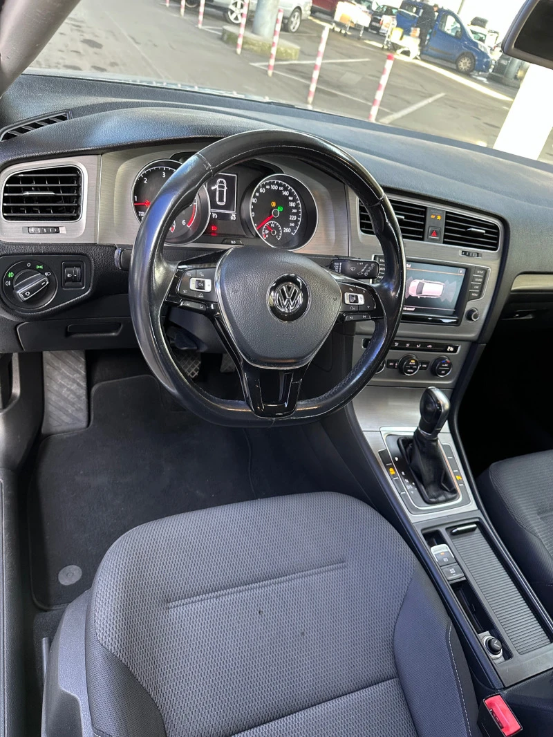 VW Golf 1.6 TDI, снимка 8 - Автомобили и джипове - 47000415