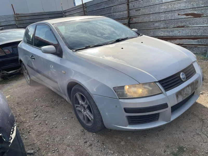 Fiat Stilo, снимка 1 - Автомобили и джипове - 48386412