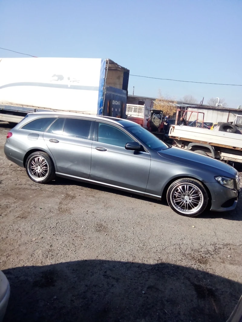 Mercedes-Benz E 200, снимка 3 - Автомобили и джипове - 48592467