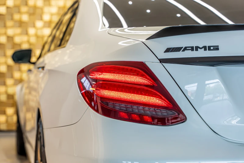 Mercedes-Benz E 63 AMG S 4matic+ V8 BI-TURBO, снимка 6 - Автомобили и джипове - 51999486