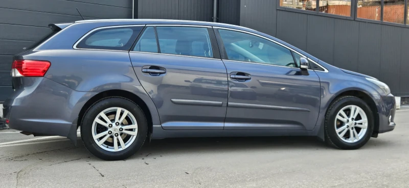 Toyota Avensis 1.8, фейслифт, топ, снимка 15 - Автомобили и джипове - 53399202