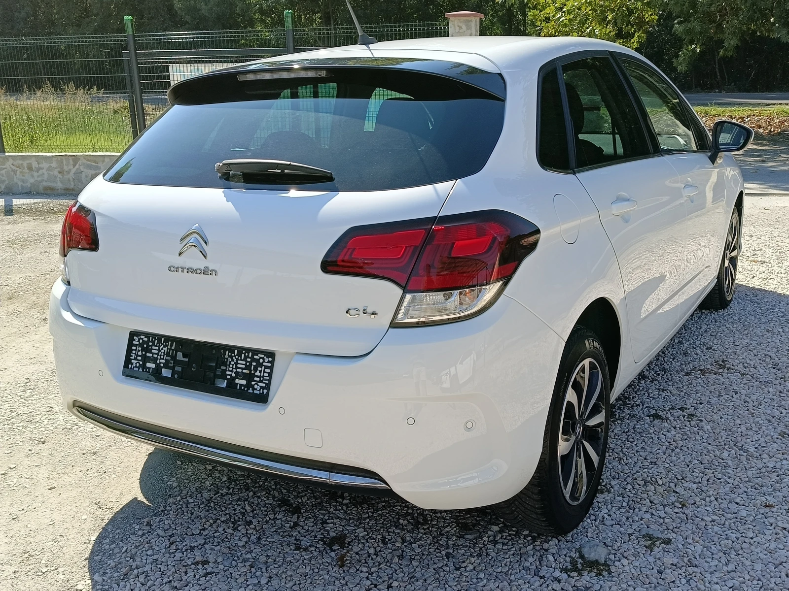 Citroen C4 1.6Blue* eHDi Нави - изображение 6